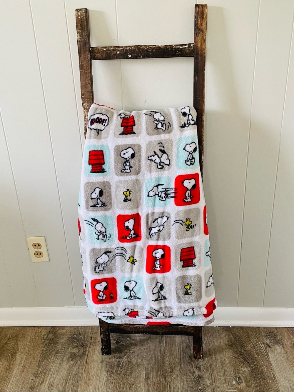 Peanuts Snoopy Plush Throw Blanket White Red Blue Gray 56” x 83” Berkshire